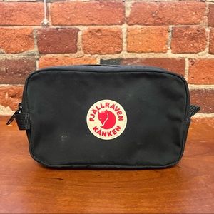 Black Fjallraven Kanken Gear Bag